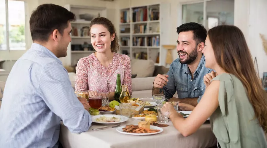 гости &copy;&nbsp;Изображение сгенерировано нейросетью Gigachat