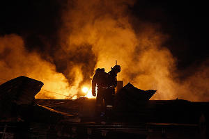 Пожар в магазине на улице Мира в Краснодаре © Влад Александров, ЮГА.ру