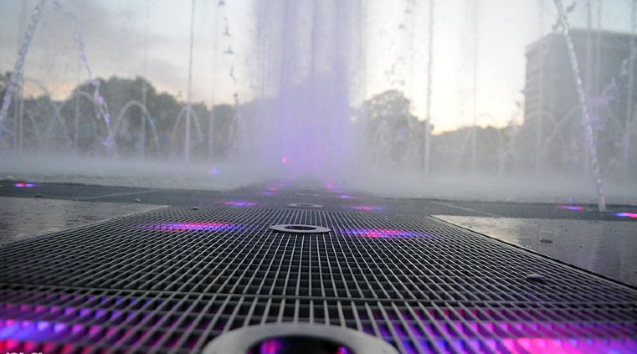 Запуск фонтанов в Краснодаре &copy;&nbsp;Елена Синеок, ЮГА.ру