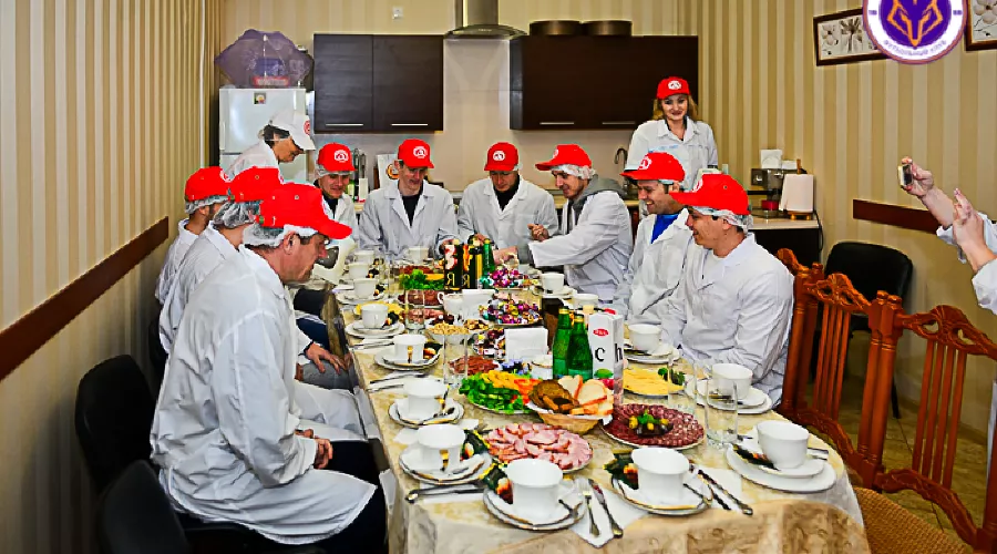 Экскурсия ФК «Армавир» на мясоконсервный комбинат &copy;&nbsp;Фото с официального сайта ФК &laquo;Армавир&raquo;