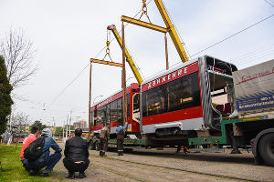 Новый трехсекционный трамвай "Витязь"  © Елена Синеок, ЮГА.ру