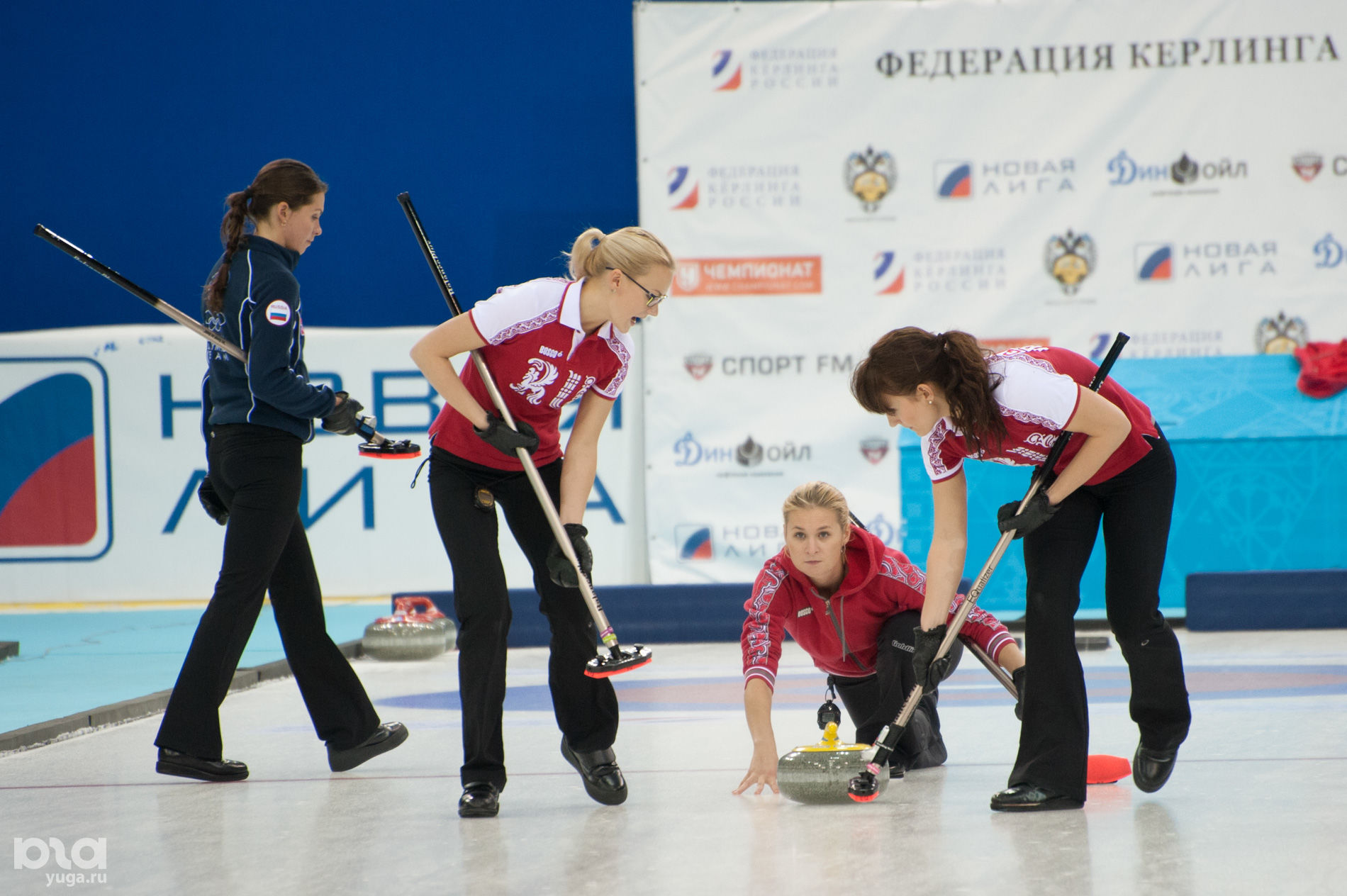 Керлинг в сочи. Ледяной клуб керлинг сочи. Керлинг в сочи. Тренировочная арена айсберг сочи керлинг. Керлинг центр.
