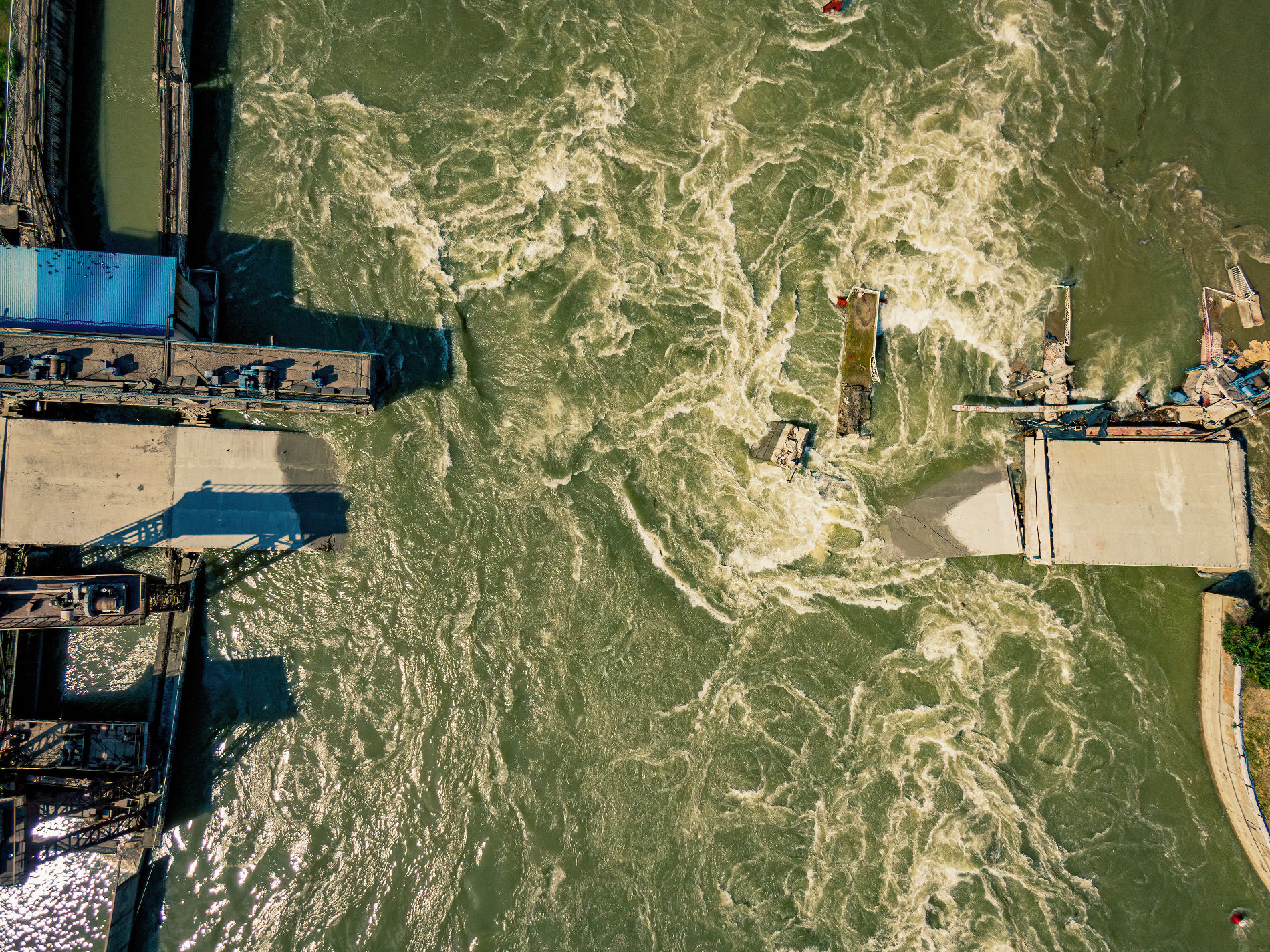 Плотина была рассчитана пропускать 1500 кубометров воды в секунду © Фото Антона Быкова, Юга.ру
