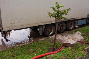 Последствия ливня на улице Московской &copy;&nbsp;Фото Дмитрия Пославского, Юга.ру
