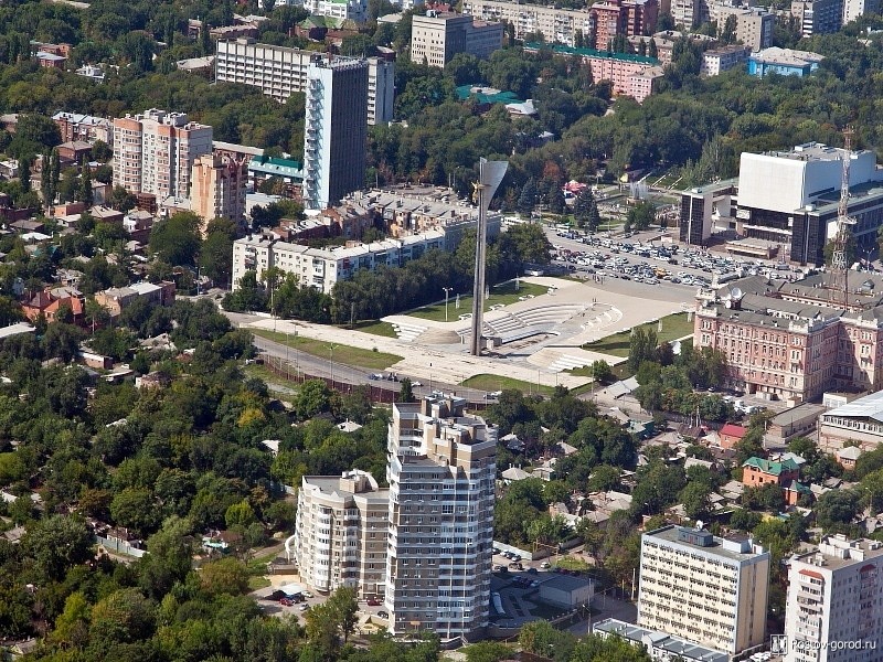  В Ростове за 23,7 млн рублей отремонтируют Театральную площадь 