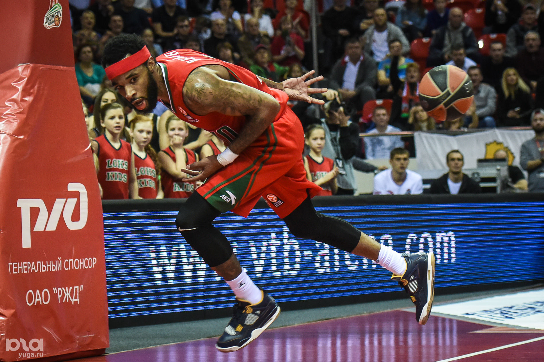 Флаг локомотив кубань. Локомотив кубань академия. Локомотив кубань еврокубок. Локомотив-кубань расписание игр. Окаро уайт баскетболист локомотив кубань.
