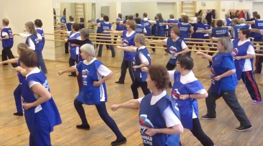 «Отряды Путина» позируют для красивого кадра. Youtube &copy;&nbsp;Фото Юга.ру