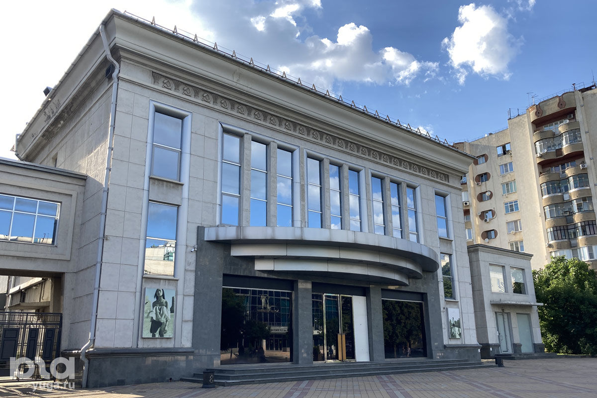 Здание бывшего кинотеатра «Кубань», ул. Красная, 27, 2022 год © Фото Дмитрия Пославского, Юга.ру