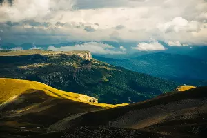 Горы Адыгеи. Яворова поляна &copy;&nbsp;Фото irabrester, freepik.com