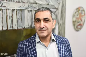 Владелец галереи «Доротея» Артур Григорян &copy;&nbsp;Фото Елены Синеок, Юга.ру