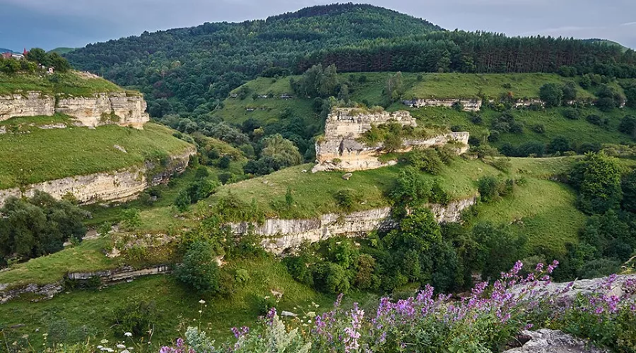 Лермонтовская скала &copy;&nbsp;Фото Светланы Воробьевой с сайта Wikimedia