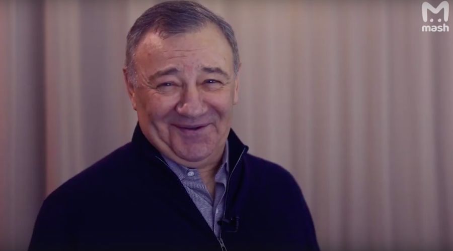 Аркадий Ротенберг &copy;&nbsp;Скриншот видео из группы &laquo;Mash | Мэш&raquo;, vk.com/mash