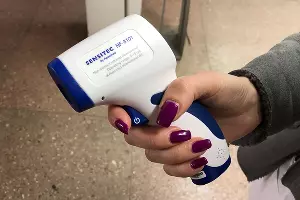 Бесконтактный термометр &copy;&nbsp;Фото Никиты Быкова, Юга.ру