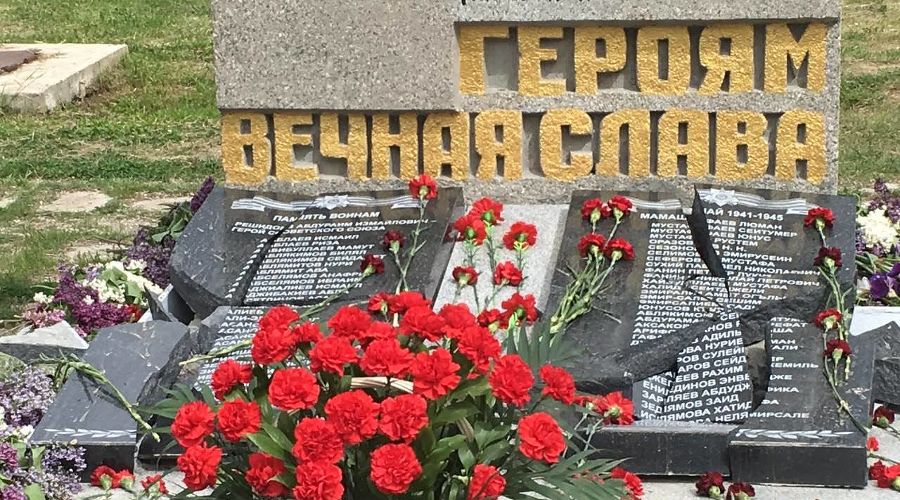 Разбитый мемориал © Фото ресурса Crimean Tatars, https://www.crimeantatars.club