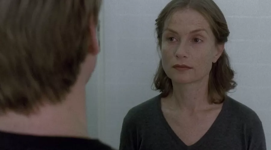 Кадр из трейлера к фильму «Пианистка» &copy;&nbsp;Скриншот с сайта www.kinopoisk.ru