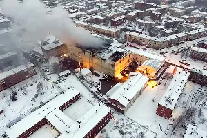 Пожар в Кемерове &copy;&nbsp;Кадр из видео канала &laquo;Мишень в дым&raquo; на youtube.com, youtube.com/channel/UC3A_vjS6J2u9FG0_tXf5ZhA