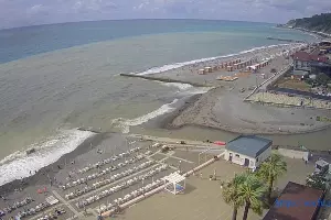 Пляж Сочи 17.09.2024,12:25 &copy;&nbsp;Скриншот с сайта https://sochi.camera/vse-kamery/cam-80/