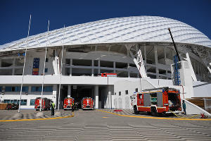 Показные учения по тушению пожаров на стадионе «Фишт»  в Сочи © Фото Никиты Быкова, Юга.ру