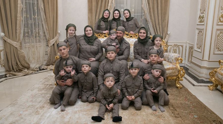 Рамзан Кадыров и его семья &copy;&nbsp;Фото со страницы t.me/RKadyrov_95
