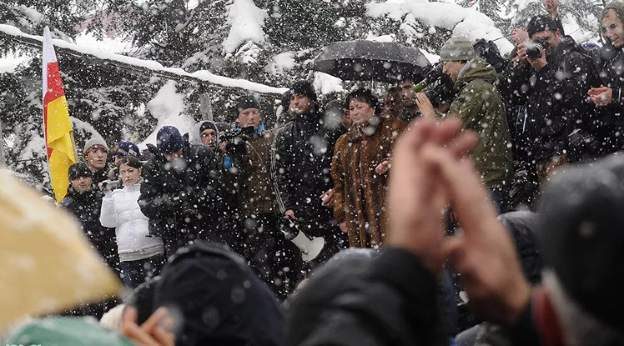 Митинг в поддержку Аллы Джиоевой &copy;&nbsp;Сергей Карпов. ЮГА.ру