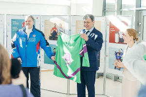 Открытие фотовыставки «Мы разные — хоккей один». Александр Шелянин, Игорь Ионов и Анастасия Барадачева © Фото пресс-службы «МегаФона»