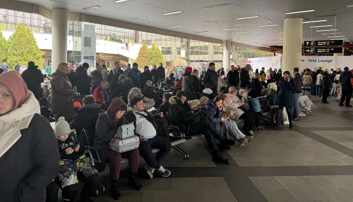 «Жду вылет, как Том Хэнкс в фильме «Терминал»