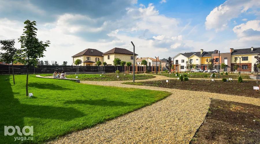 Сквер в микрорайоне «Близкий» &copy;&nbsp;Фото Елены Синеок, Юга.ру