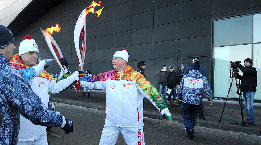 Эстафета Олимпийского огня в Краснодаре © Елена Синеок, ЮГА.ру