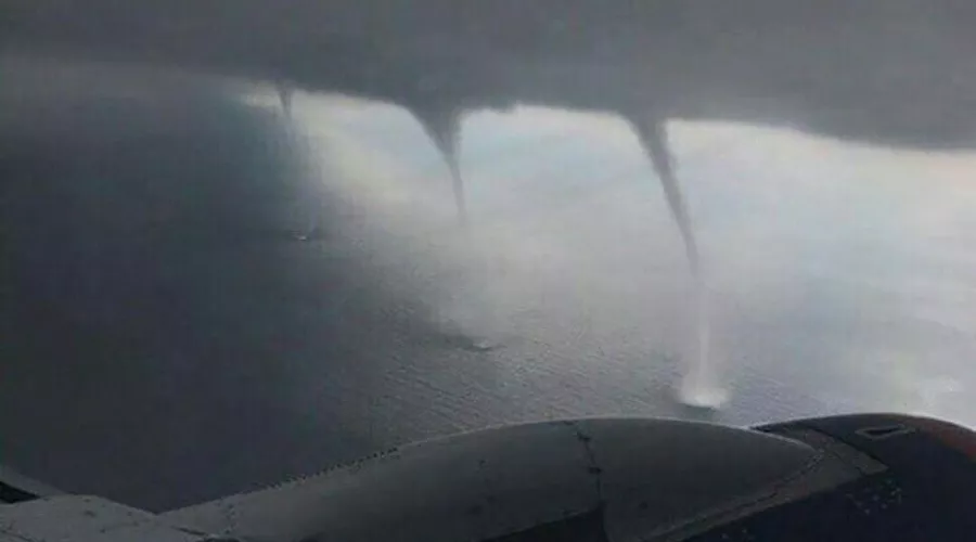 Смерч над Черным морем в Сочи &copy;&nbsp;Фото из аккаунта instagram.com/typodar