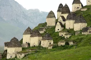 Склепы Даргавса, Северная Осетия &copy;&nbsp;Фото Ахсартаг, commons.wikimedia.org