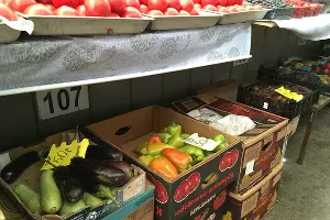 Уцененные овощи и фрукты на Кооперативном рынке 15.8.2023 &copy;&nbsp;Фото Александра Гончаренко, Юга.ру