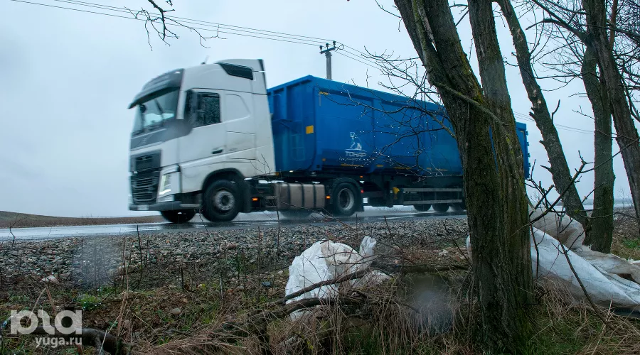 Грузовик, в котором привозят мусор на белореченский полигон «Крайжилкомресурс» &copy;&nbsp;Фото Дмитрия Пославского, Юга.ру