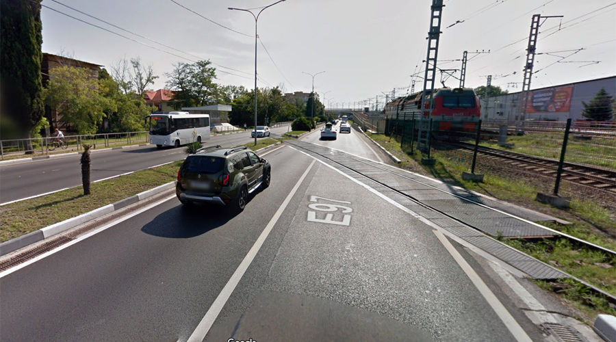 Ж/д-переезд в Адлере, ремонт которого запланирован с 1 по 28 апреля 2024 г. &copy;&nbsp;Скриншот сайта Google.com/maps