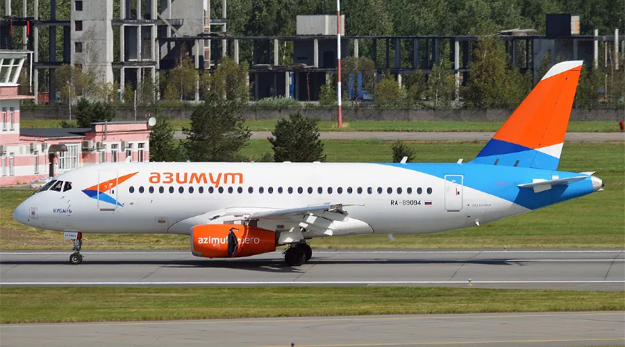 Sukhoi Superjet 100 авиакомпании «Азимут» &copy;&nbsp;Фото с сайта commons.wikimedia.org