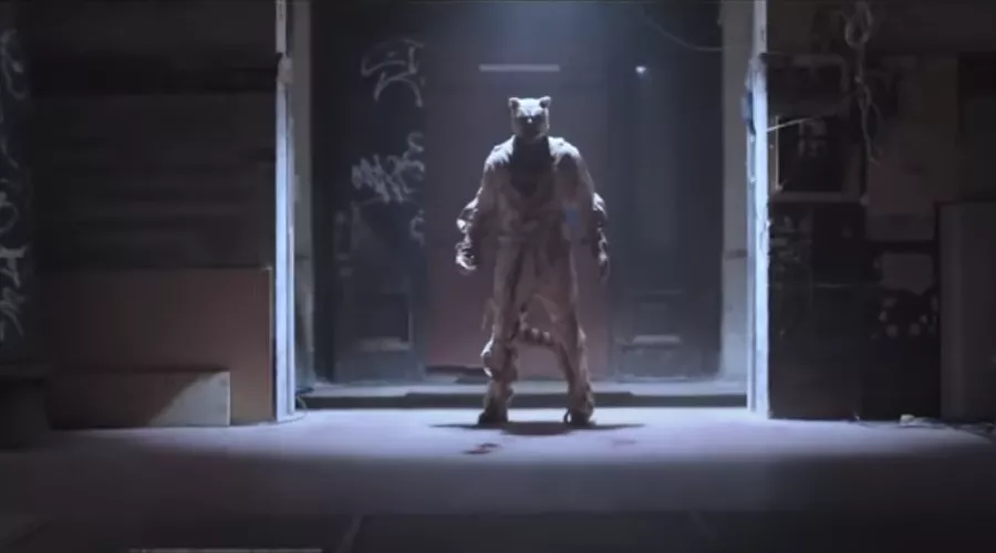 Кадр из трейлера к фильму «Винни-Пух: Кровь и мед 2» &copy;&nbsp;Скриншот видео с YouTube-канала Kinoman, www.youtube.com/channel/UC6A-Z0jDKemh9-CwGbj5yog