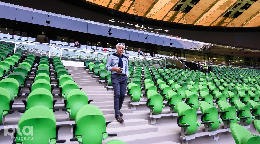Генеральный директор ФК "Краснодар" Владимир Хашиг на новом стадионе &copy;&nbsp;Елена Синеок, ЮГА.ру