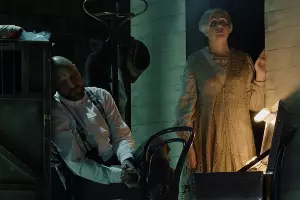 Кадр из видеозаписи спектакля «Мы, герои» &copy;&nbsp;Скриншот видео из группы &laquo;Красноярский Театр Пушкина&raquo; во ВКонтакте