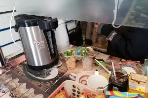 Тхи Кха готовит фо-бо и фо-га &copy;&nbsp;Фото Марины Солошко, Юга.ру