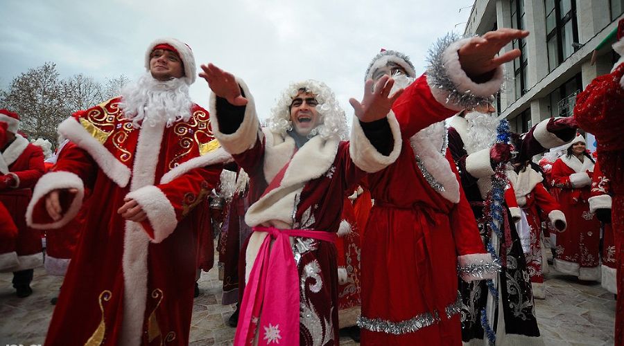Парад Дедов Морозов в Краснодаре © Елена Синеок, ЮГА.ру