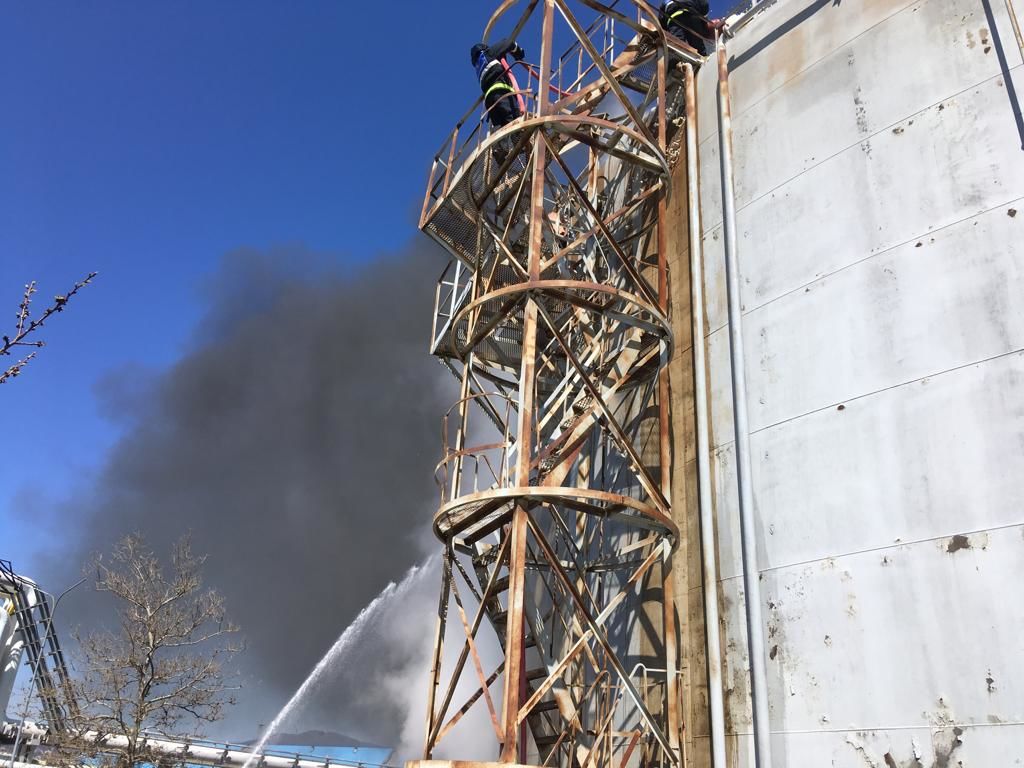 разрушительные последствия. туапсе беспилотник нефтебаза. туапсе нефтебаза роснефть. туапсе пожар на нефтебазе. туапсе нефтебаза взрыв.