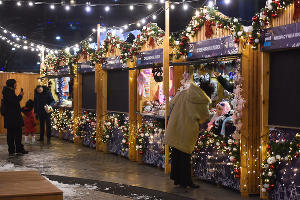 Рождественская ярмарка на Главной городской площади Краснодара © Фото Елены Синеок, Юга.ру