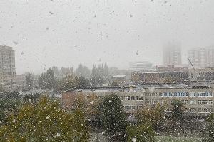 Первый снег в Юбилейном микрорайоне Краснодара © Фото Валерии Дульской, Юга.ру