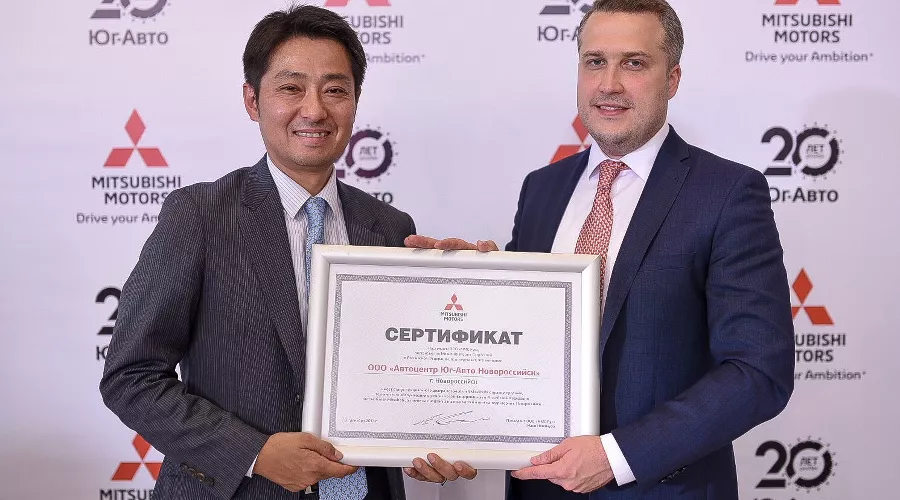 Наоя Накамура и Александр Сафронов на открытии дилерского центра Mitsubishi Motors «Юг-Авто» в Новороссийске &copy;&nbsp;Фото предоставлено пресс-службой &laquo;Юг-Авто&raquo;