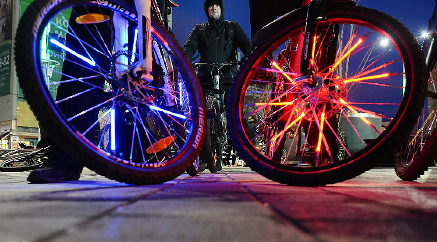 Акция "Велосветлячки" в поддержку "Часа Земли" в Краснодаре © Алёна Живцова, ЮГА.ру