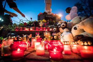 Акция памяти погибших при пожаре в ТЦ Кемерова в Краснодаре © Фото Елены Синеок, Юга.ру