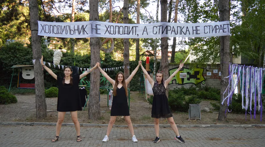 Выставка «Холодильник не холодит, а стиралка не стирает» 28 июня 2020 &copy;&nbsp;Фото Иры Афанасьевой