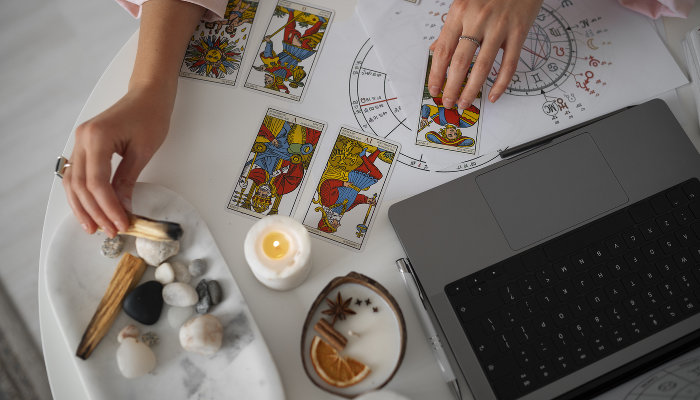 В Краснодарском крае увеличился спрос на тарологов и астрологов