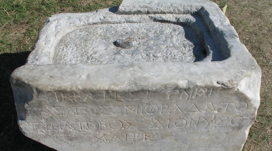 Надгробная плита Гипсикратии, обнаруженная в Фанагории, в 2009 году была признана одной из выдающихся археологических находок в мире © Фото предоставлено пресс-службой Фонда «Вольное Дело»