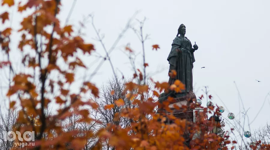 Памятник Екатерине II в Краснодаре &copy;&nbsp;Фото Елены Синеок, Юга.ру