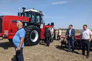 Осмотр техники Ростсельмаш на Дне поля риса 15.09.2023 г. &copy;&nbsp;Фото Александры Прохоренковой-Аксёновой, Юга.ру
